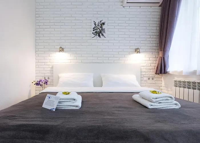 Smart Hotel Rooms Near Metro 24/7
